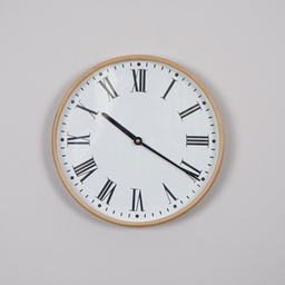 O5-10 ساعة جدارية قطر 31 سم اطار خشبي